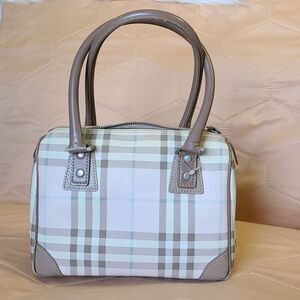 💯 Authentic  Burberry Handbag 🍀